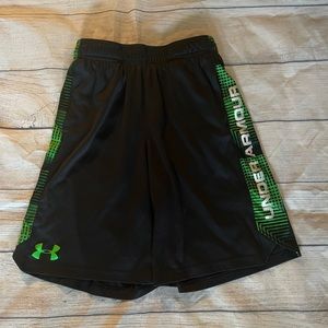 🎈 Boys Under Armour shorts